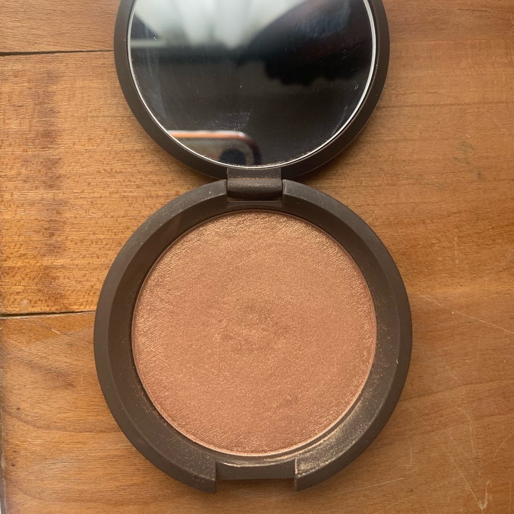 Becca Topaz pressed powder highlighter